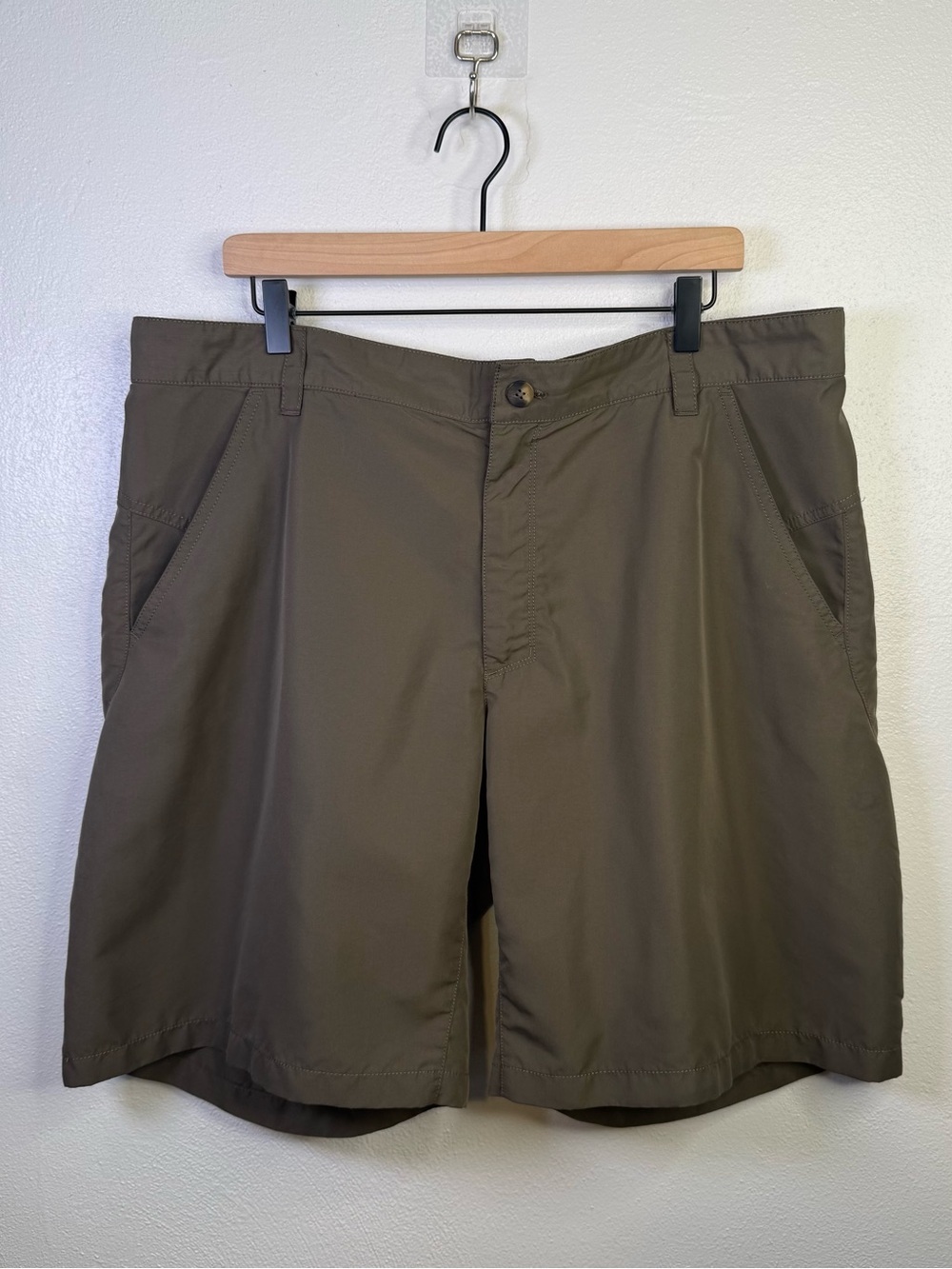 Columbia Men’s Size 40 Brown Flat Front Nylon Casual Active Chino Shorts